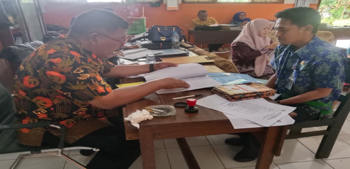 SUPERVISI ADMINISTRASI KELAS